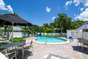 Relaxing Beach Side Studio with Pool and Parking